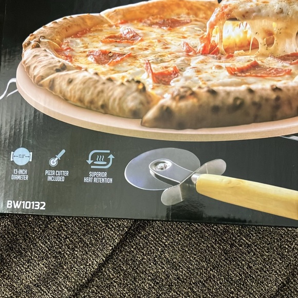 Brand new in box 13 inch round pizza stone - Picture 2 of 4